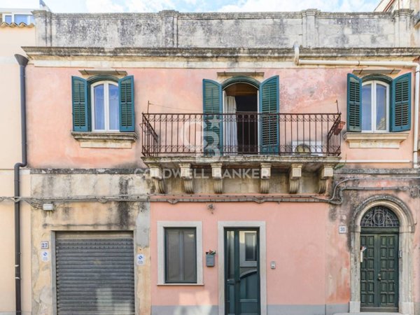 casa indipendente in vendita a Modica