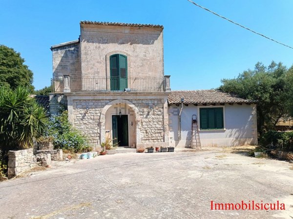 casa indipendente in vendita a Modica