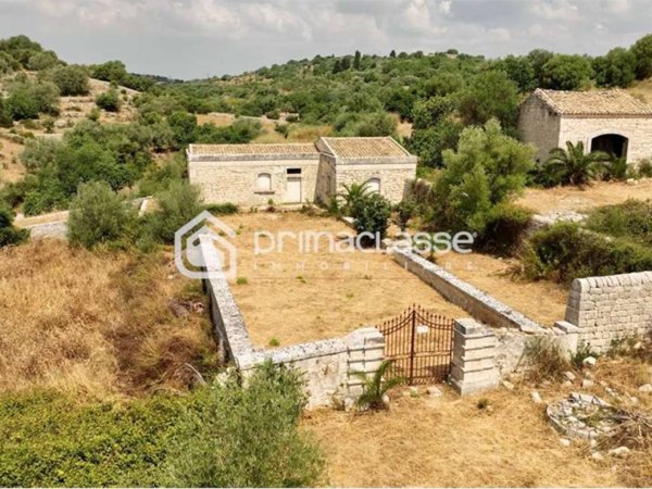 casa indipendente in vendita a Modica in zona Frigintini
