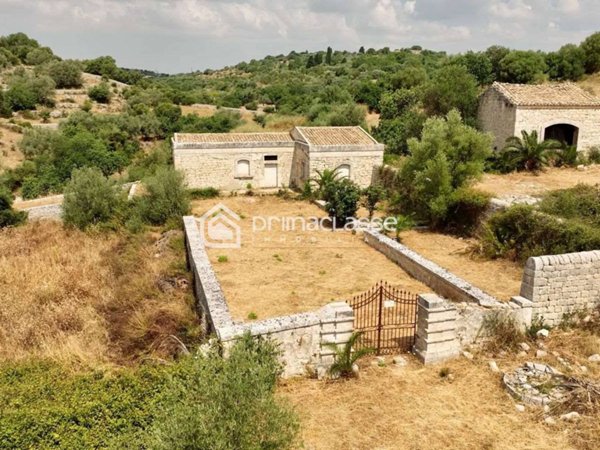 casa indipendente in vendita a Modica in zona Frigintini