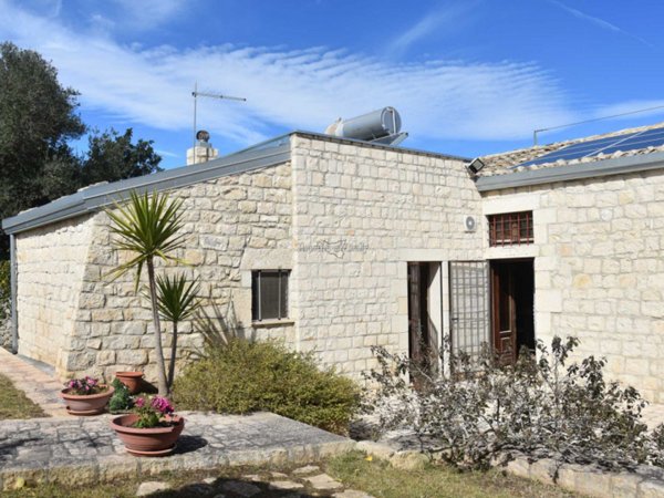 casa indipendente in vendita a Modica