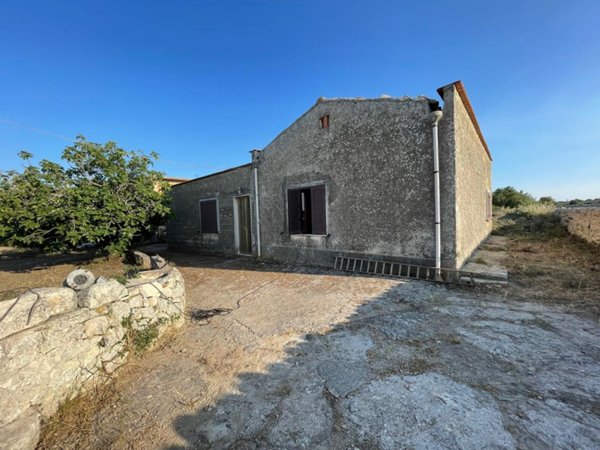 casa indipendente in vendita a Modica in zona Frigintini