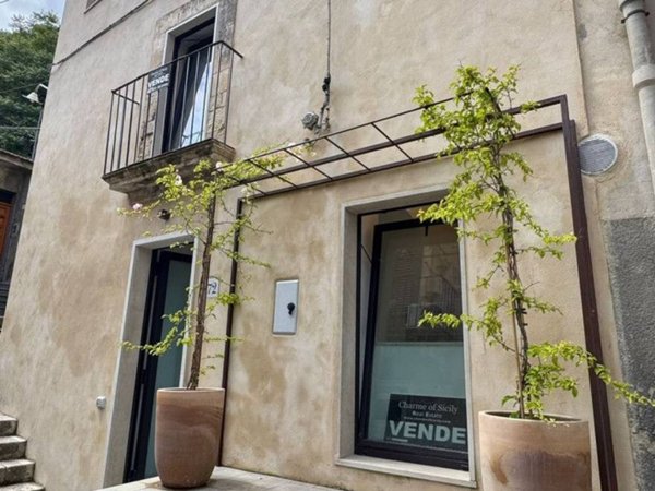 casa indipendente in vendita a Modica in zona Modica Bassa