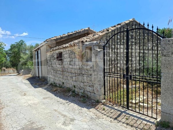 casa indipendente in vendita a Modica