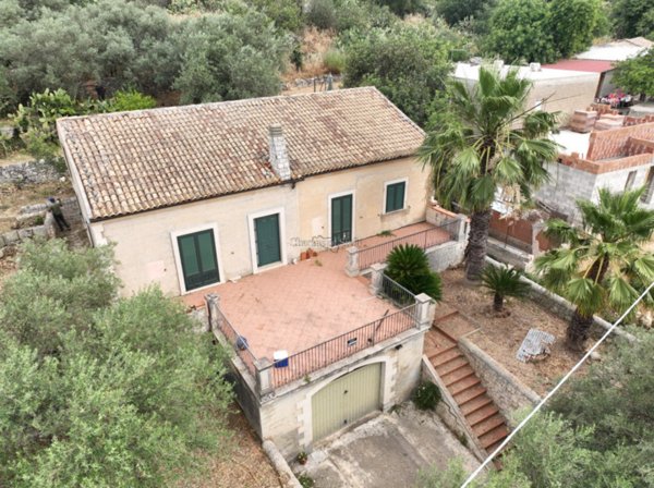 casa indipendente in vendita a Modica