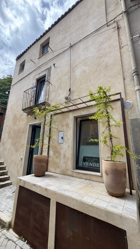 casa indipendente in vendita a Modica in zona Modica Bassa
