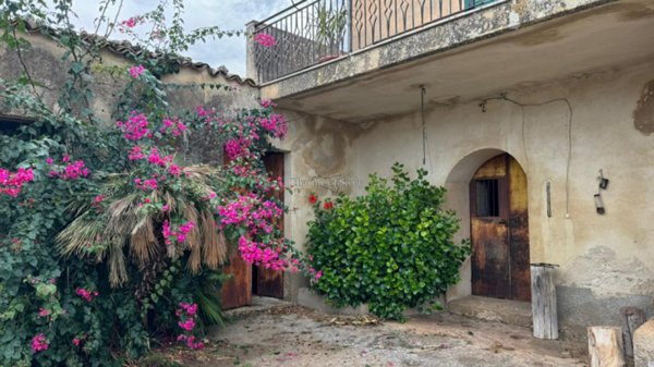 casa indipendente in vendita a Modica