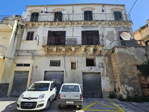 casa indipendente in vendita a Modica in zona Modica Alta