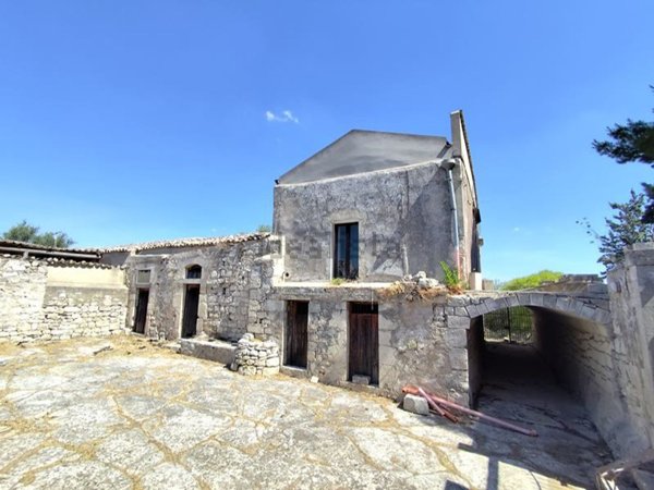 casa indipendente in vendita a Modica in zona Frigintini