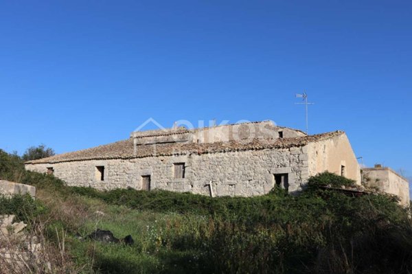 casa indipendente in vendita a Modica