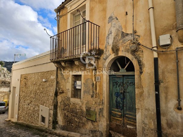 casa indipendente in vendita a Modica in zona Modica Bassa