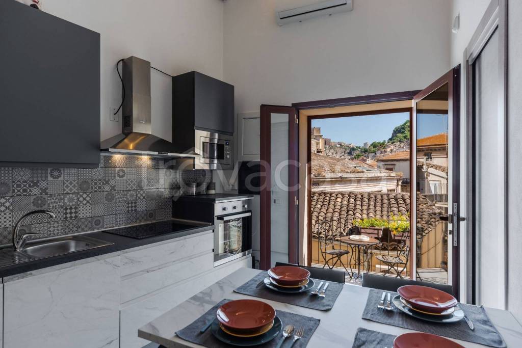 casa indipendente in vendita a Modica in zona Modica Bassa