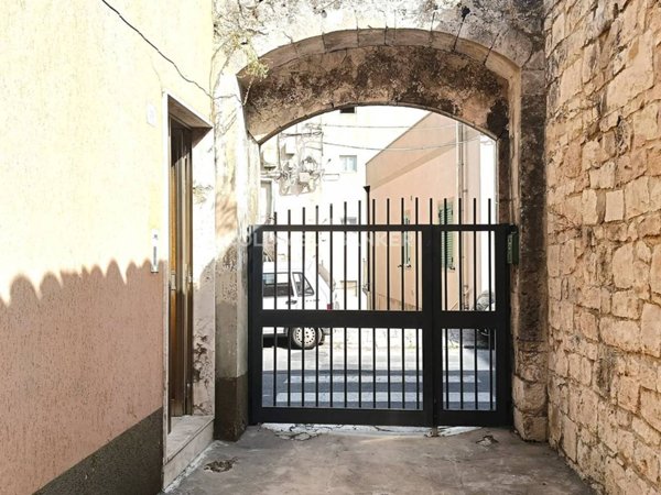 casa indipendente in vendita a Modica