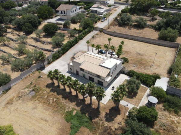 casa indipendente in vendita a Modica