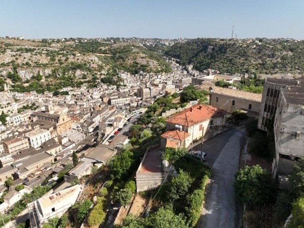 casa indipendente in vendita a Modica