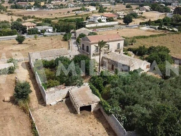 casa indipendente in vendita a Modica