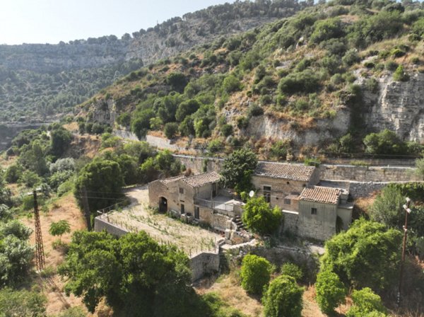 casa indipendente in vendita a Modica
