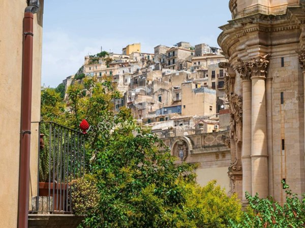 casa indipendente in vendita a Modica in zona Modica Alta