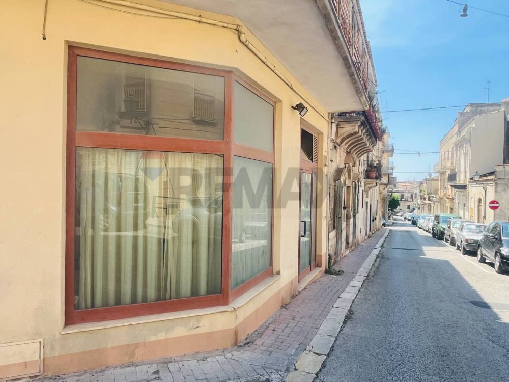 locale commerciale in vendita a Modica in zona Modica Alta