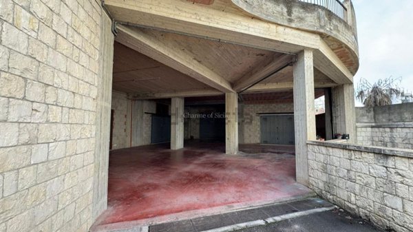 locale di sgombero in vendita a Modica in zona Sacro Cuore