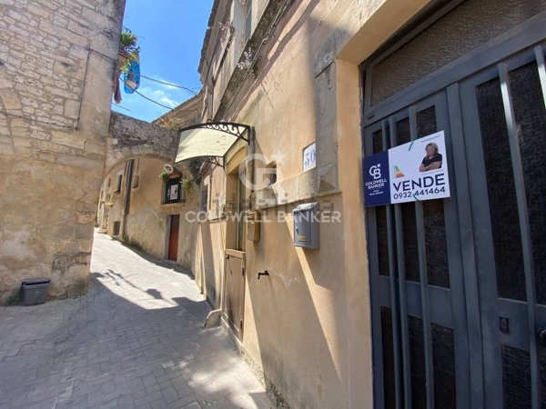 casa indipendente in vendita a Modica in zona Modica Alta