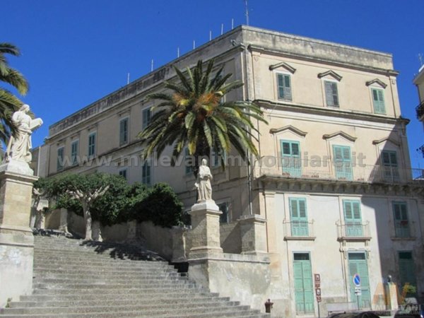 locale commerciale in vendita a Modica in zona Modica Alta