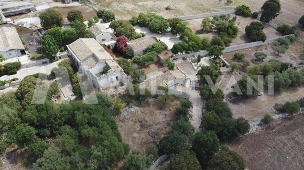 casa indipendente in vendita a Modica