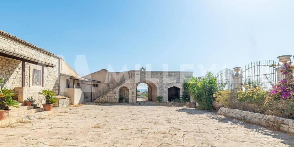 casa indipendente in vendita a Modica in zona Frigintini