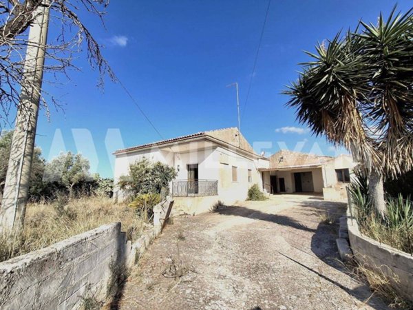 casa indipendente in vendita a Modica