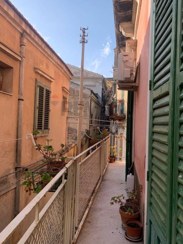 casa indipendente in vendita a Modica in zona Modica Bassa