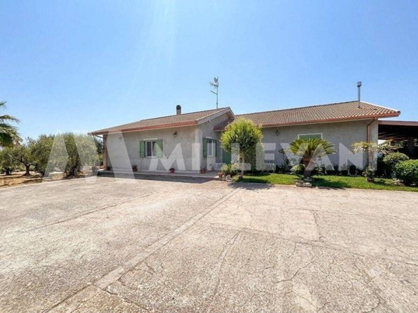 casa indipendente in vendita a Modica