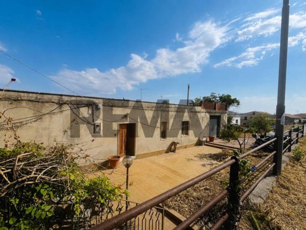 casa indipendente in vendita a Modica