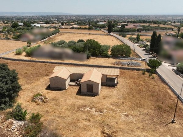 casa indipendente in vendita a Modica