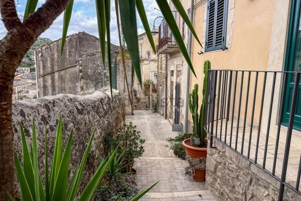 casa indipendente in vendita a Modica