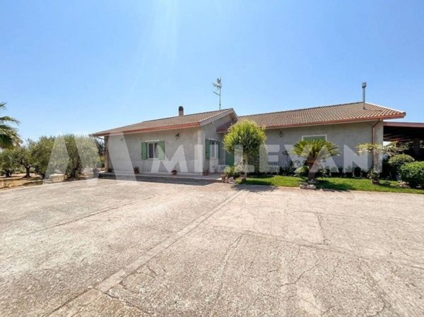 casa indipendente in vendita a Modica
