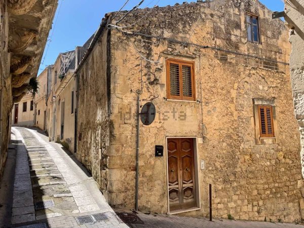 casa indipendente in vendita a Modica in zona Modica Alta