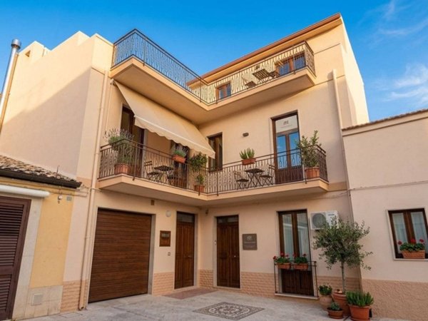 casa indipendente in vendita a Modica in zona Modica Alta