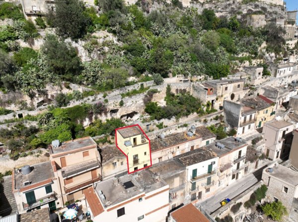 casa indipendente in vendita a Modica in zona Modica Alta
