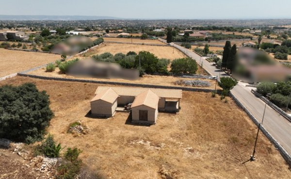 casa indipendente in vendita a Modica