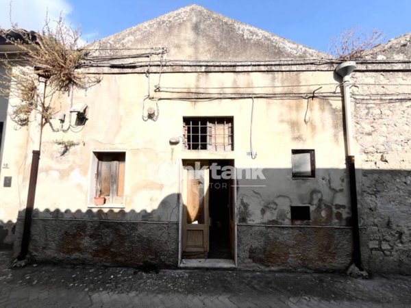 casa indipendente in vendita a Modica in zona Modica Alta