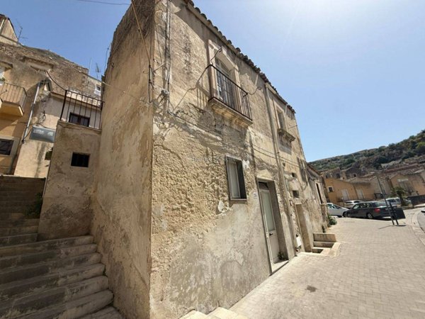 casa indipendente in vendita a Modica in zona Modica Bassa