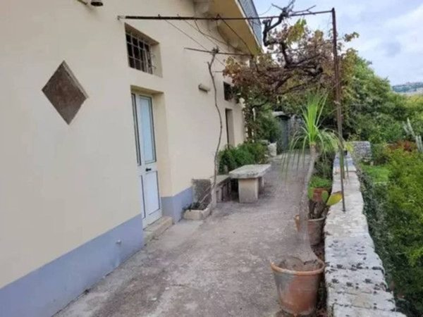 casa indipendente in vendita a Modica in zona Modica Bassa