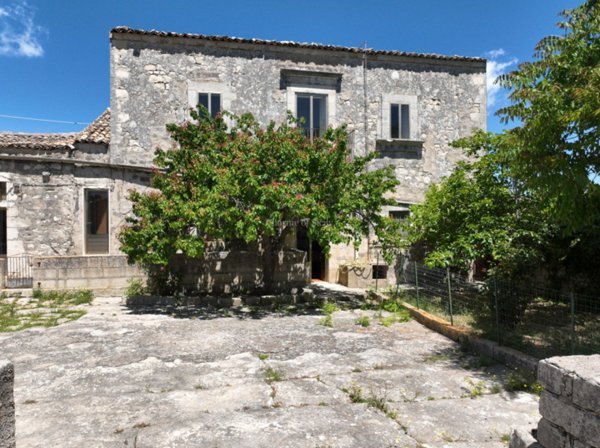 casa indipendente in vendita a Modica in zona Frigintini