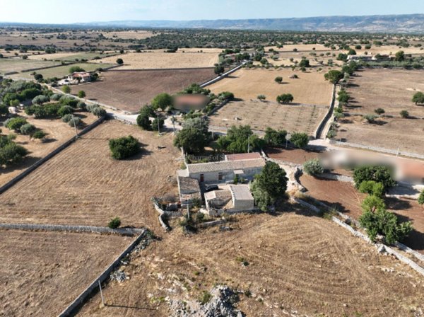 casa indipendente in vendita a Modica