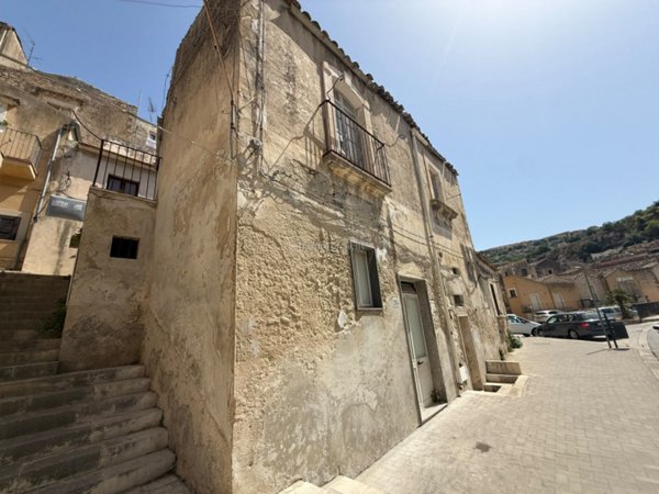casa indipendente in vendita a Modica in zona Modica Bassa