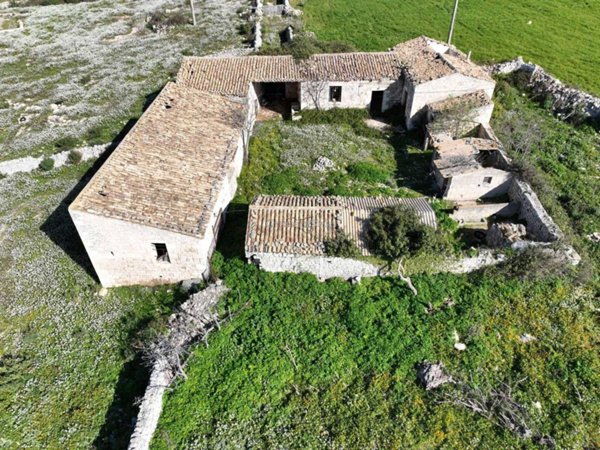 casa indipendente in vendita a Modica