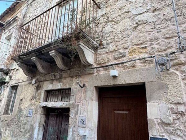 casa indipendente in vendita a Modica in zona Modica Bassa