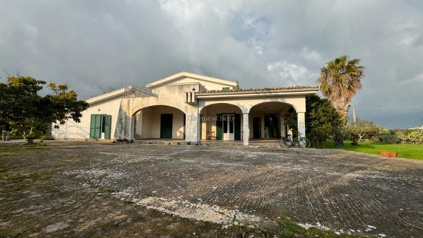 casa indipendente in vendita a Modica