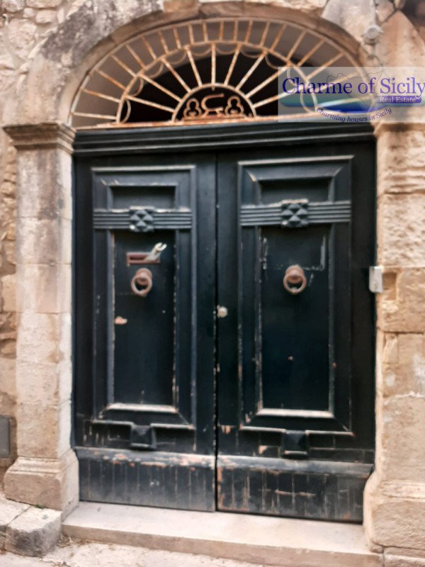 casa indipendente in vendita a Modica in zona Modica Alta