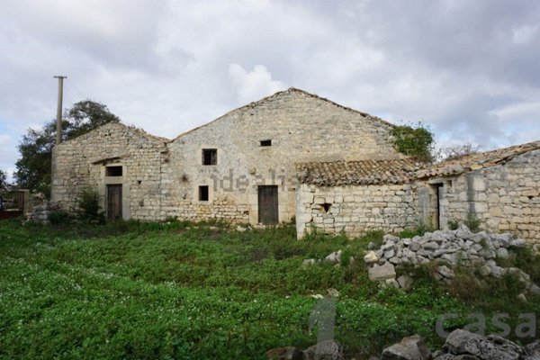 casa indipendente in vendita a Modica